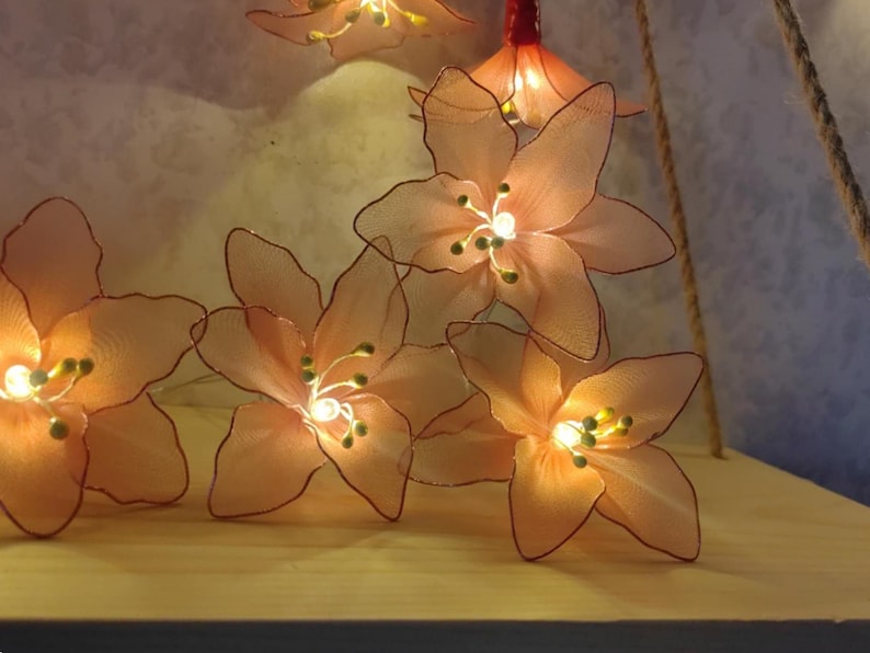 Rosa Lilienlichterkette, romantische LED-Dekolichter, geeignet für Schlafzimmer, Hochzeit, Party, Fensterdekoration