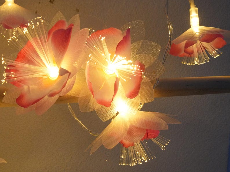 LED-Lichterketten mit rosa Blumen eignen sich für Schlafzimmer, Hochzeiten, Partys und Fensterdekorationen