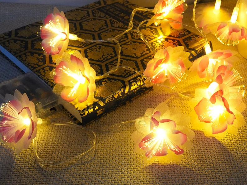 LED-Lichterketten mit rosa Blumen eignen sich für Schlafzimmer, Hochzeiten, Partys und Fensterdekorationen