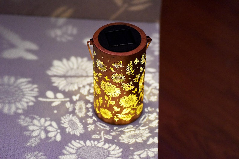Sonnenblumen-Solarlaterne, Hängende Gartenleuchte für draußen, Schattenlaterne aus Metall, solarbetriebenes Terrassendekor-Geschenk